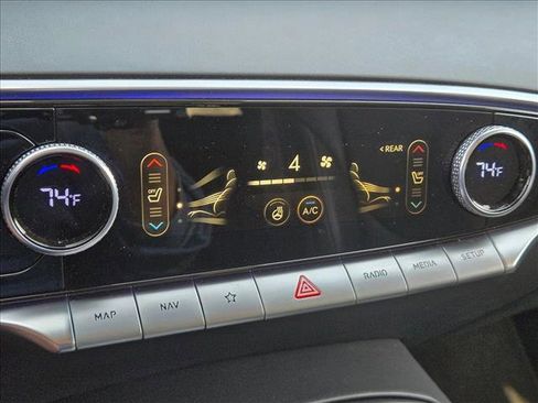 Used 2022 Genesis GV70 2.5T w/ Advanced Package image 18