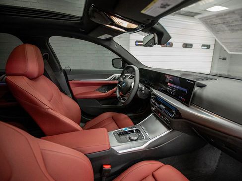 Used 2025 BMW i4 eDrive40 w/ Driving Assistance Package image 15