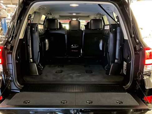 Certified 2017 Toyota Land Cruiser image 30