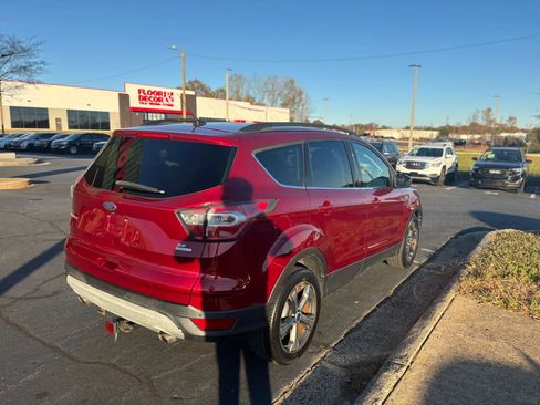 Used 2017 Ford Escape SE w/ SE Leather Comfort Package FWD image 8