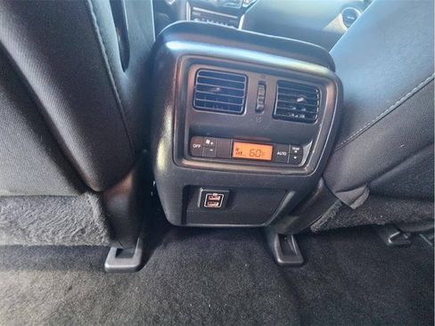Used 2018 Nissan Pathfinder SV AWD/4WD image 32