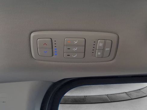 Used 2023 Kia Carnival LX FWD image 16