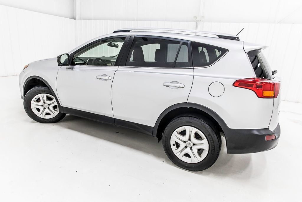 Used 2014 Toyota RAV4 LE FWD image 4