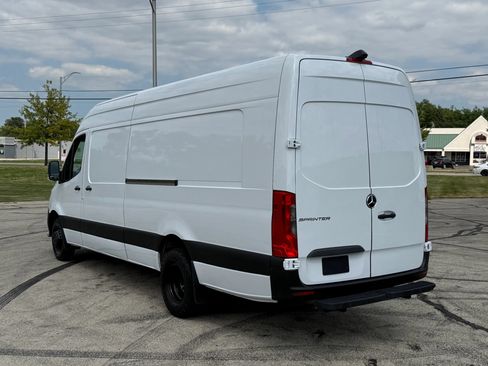 Used 2021 Mercedes-Benz Sprinter 4500 image 5