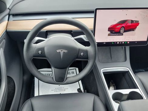 Used 2024 Tesla Model Y Long Range AWD/4WD image 11
