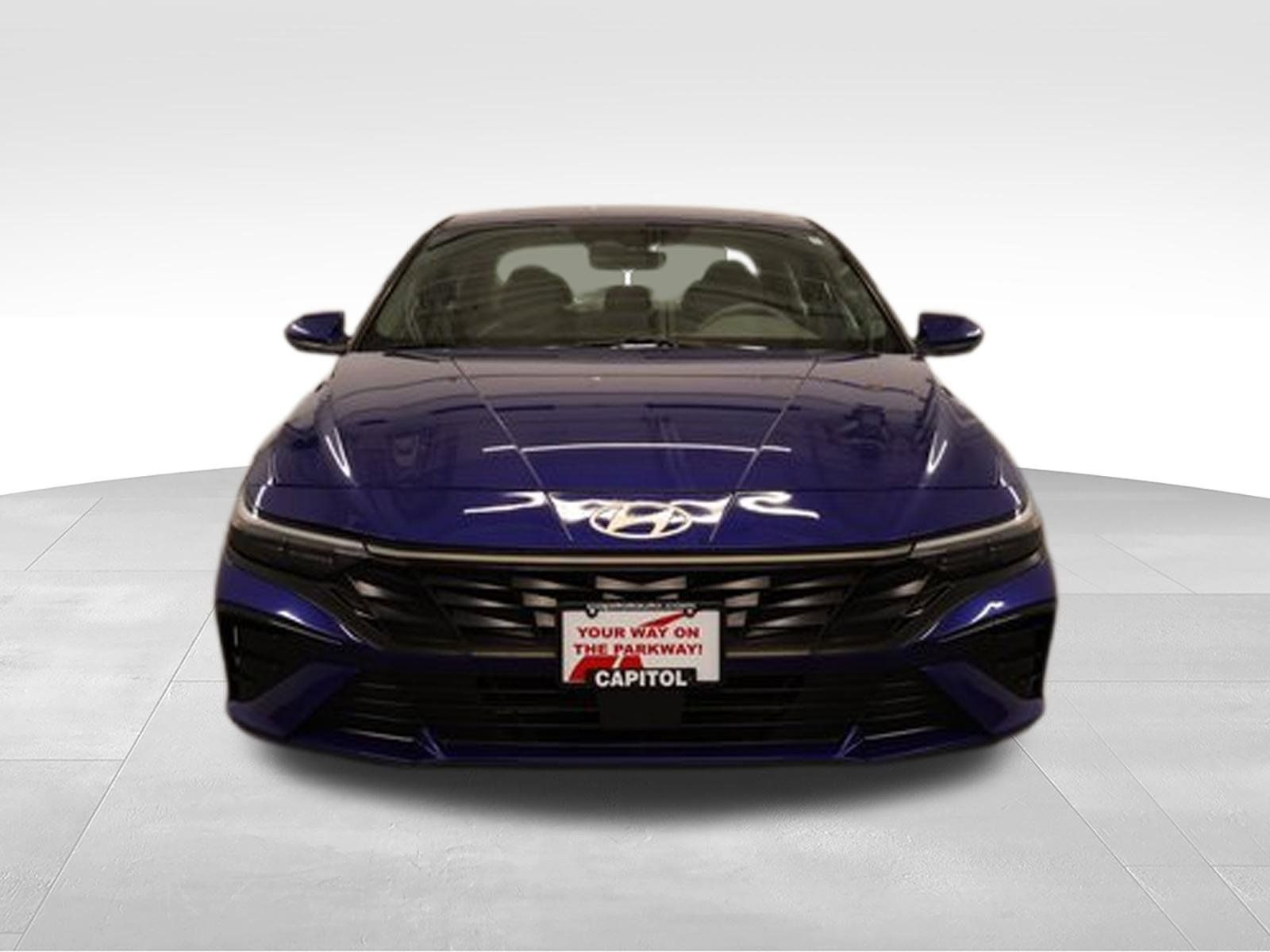 Used 2025 Hyundai Elantra SEL FWD image 7