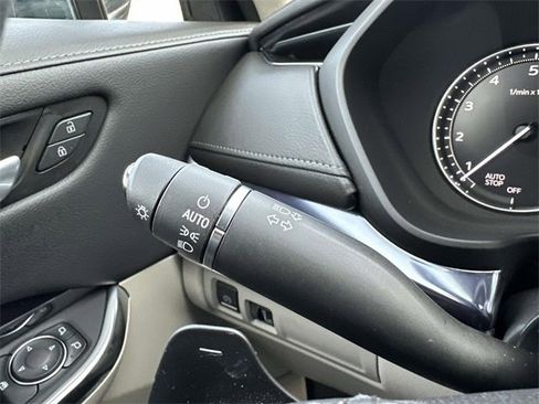 Certified 2023 Cadillac XT4 Luxury w/ Cold Weather Package image 43