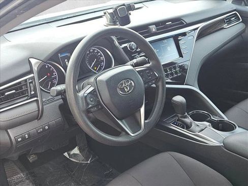 Used 2018 Toyota Camry LE image 10