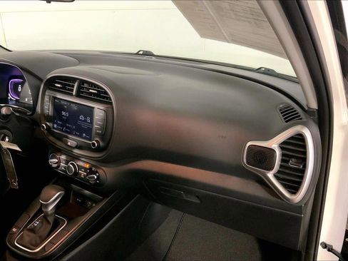 Used 2025 Kia Soul LX FWD image 16