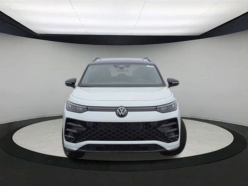 New 2026 Volkswagen Tiguan SE R-Line image 2