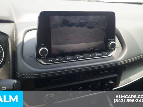 Used 2024 Nissan Rogue S FWD image 8