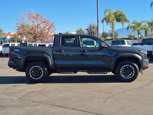 Used 2025 Toyota Tacoma TRD Off-Road image 4