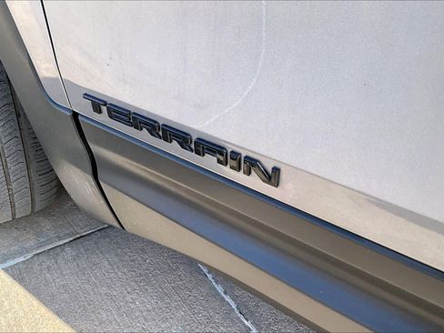 Used 2021 GMC Terrain SLE w/ Elevation Edition image 32