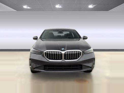 Used 2026 BMW 530i w/ Premium Package RWD image 5