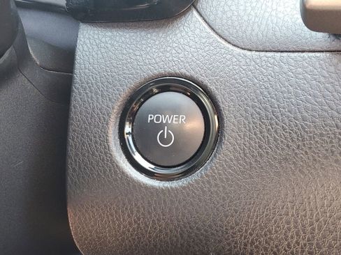 Used 2025 Toyota Camry SE image 29