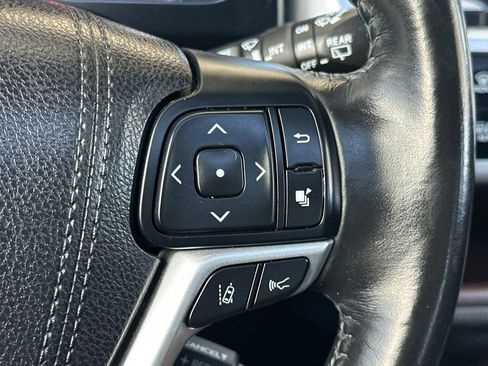 Used 2017 Toyota Highlander XLE AWD/4WD image 38