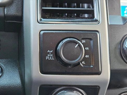 Used 2019 Ford F150 Lariat w/ Trailer Tow Package image 17