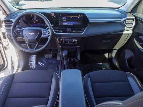 Used 2025 Chevrolet TrailBlazer LS w/ LS Convenience Package FWD image 24