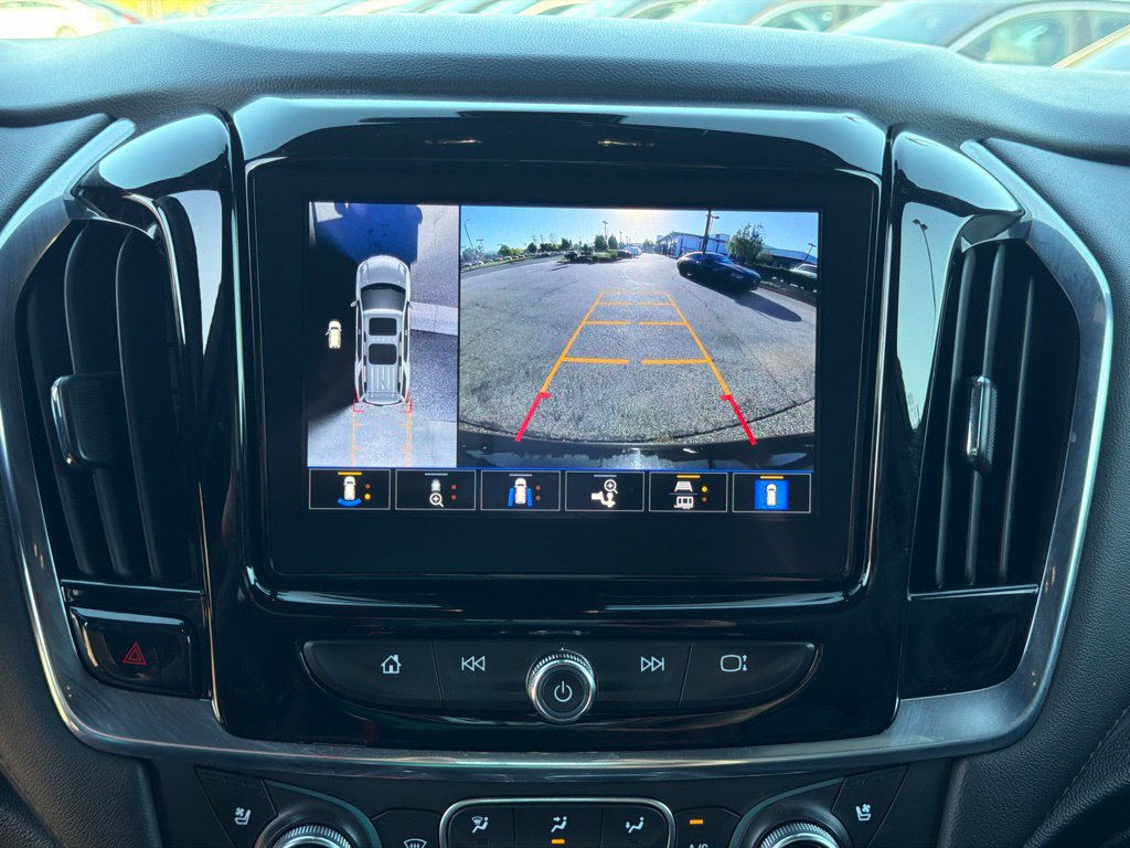 Used 2022 Chevrolet Traverse High Country w/ LPO, Cargo Package FWD image 31