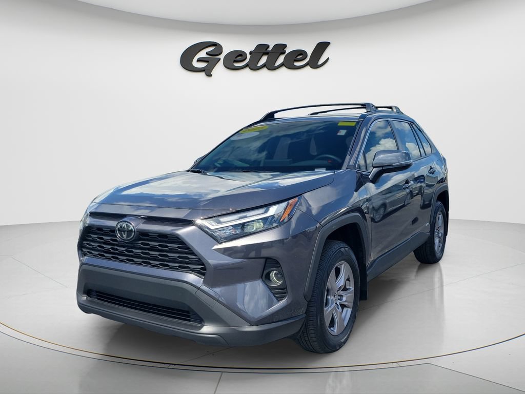 Used 2025 Toyota RAV4 XLE AWD/4WD image 1