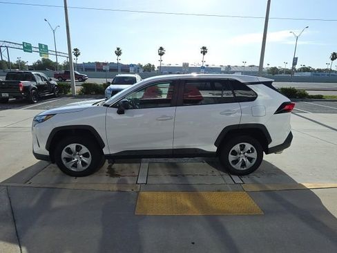 Used 2023 Toyota RAV4 LE FWD image 7