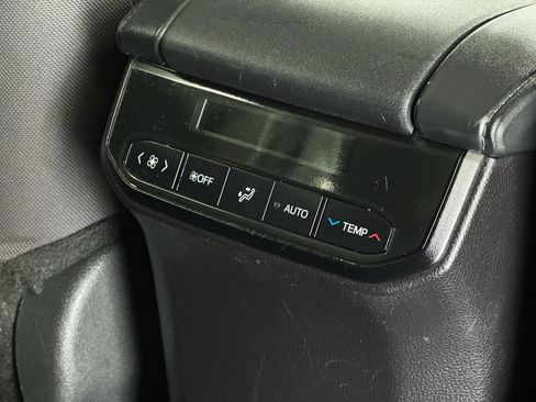 Used 2024 Toyota Highlander LE image 36