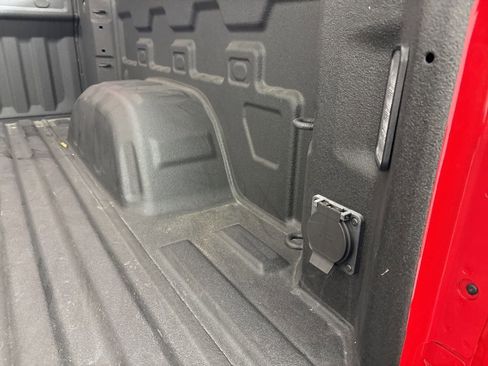 Used 2025 Chevrolet Silverado 1500 Custom image 17