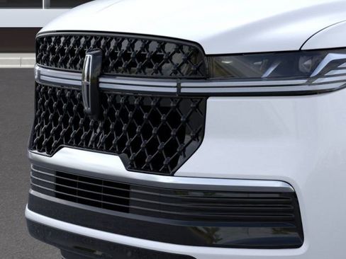 New 2026 Lincoln Navigator L Reserve AWD/4WD image 17