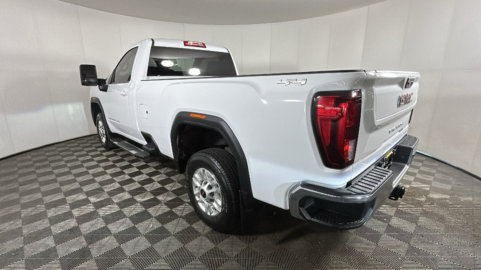 Used 2024 GMC Sierra 2500 SLE w/ SLE Convenience Package AWD/4WD image 5