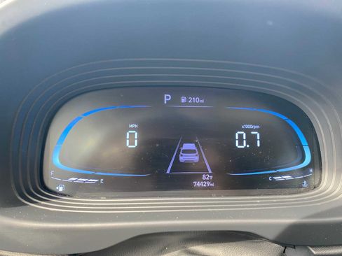 Used 2023 Hyundai Venue SEL FWD image 17