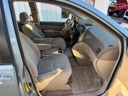 Used 2007 Toyota Sienna CE image 11