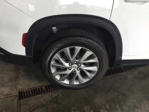 Used 2025 Buick Enclave Preferred image 10