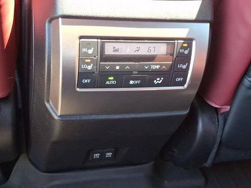 Used 2023 Lexus GX 460 Premium w/ Accessory Package AWD/4WD image 11
