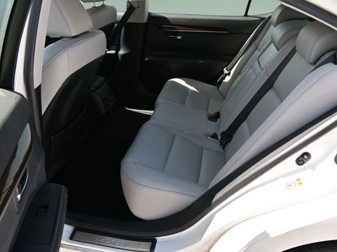 Used 2013 Lexus ES 350 F Sport w/ Luxury Pkg FWD image 12