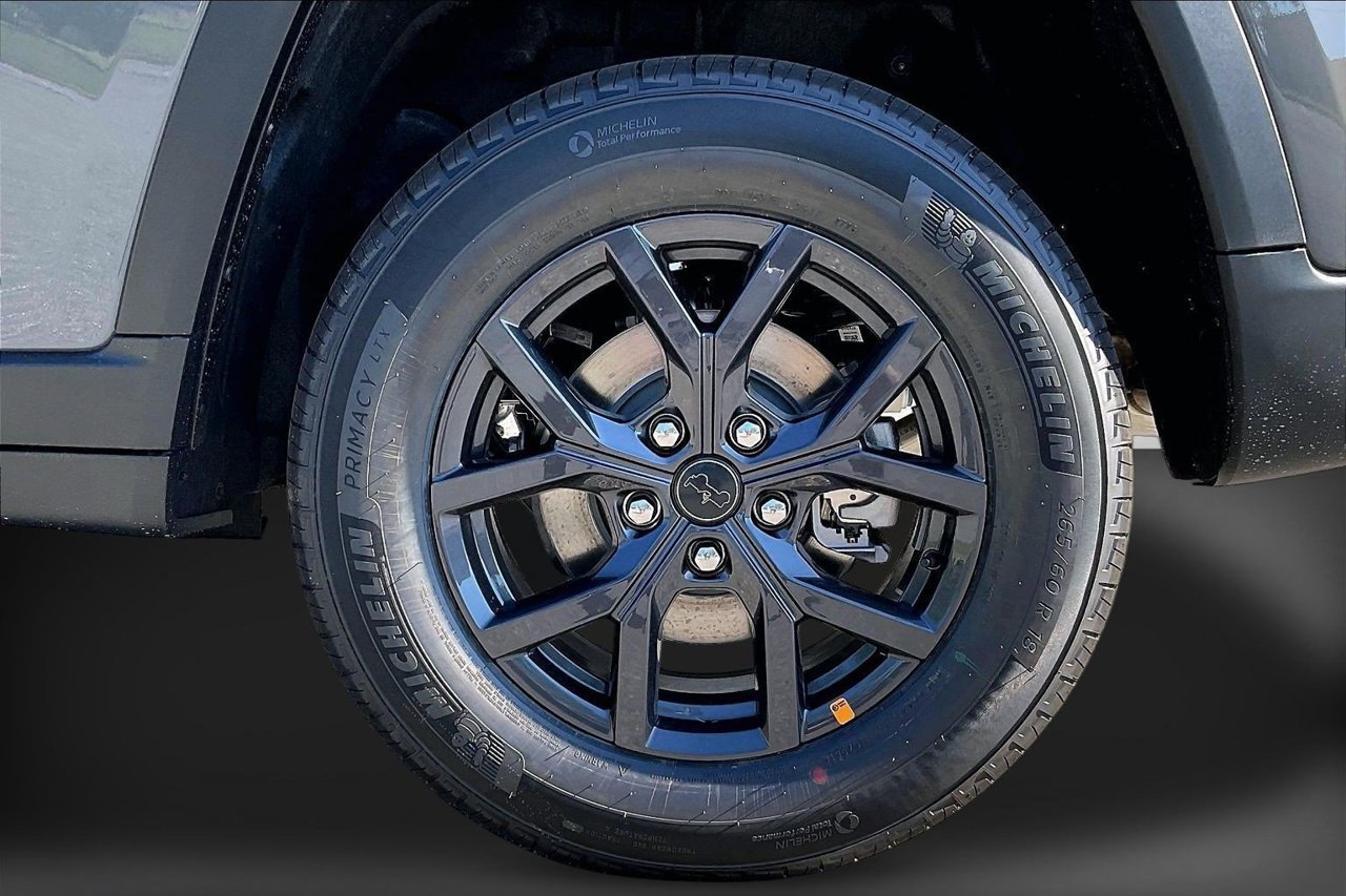 New 2027 Jeep Grand Cherokee Altitude RWD image 33