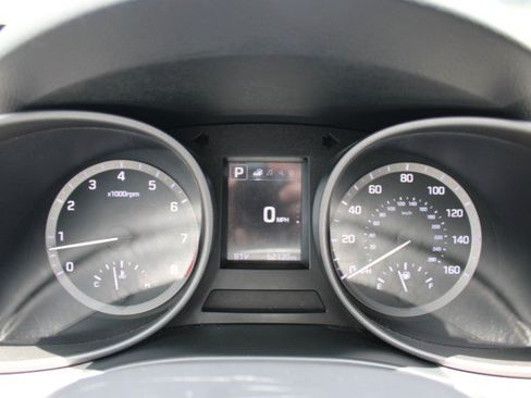 Used 2017 Hyundai Santa Fe Sport FWD image 9