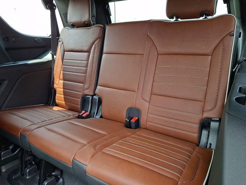 Used 2023 GMC Yukon Denali Ultimate AWD/4WD image 8
