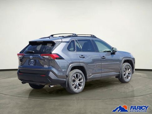 Used 2022 Toyota RAV4 XLE Premium AWD/4WD image 5