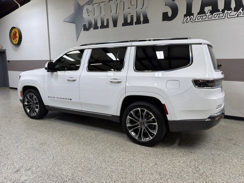 Used 2022 Jeep Grand Wagoneer Series III w/ Rear Seat Video Group 1 image 6