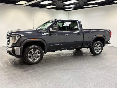 New 2026 GMC Sierra 2500 SLE image 2