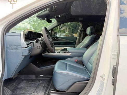 Used 2025 Cadillac Escalade IQ Sport 2 AWD/4WD image 12
