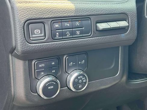 Used 2024 GMC Yukon XL Denali AWD/4WD image 23