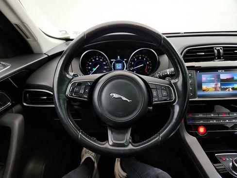Used 2017 Jaguar F-PACE Premium image 18
