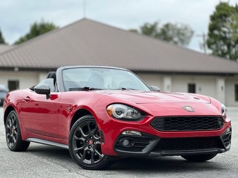 Used 2019 FIAT 124 Spider Abarth w/ Navigation & Sound Group RWD image 3