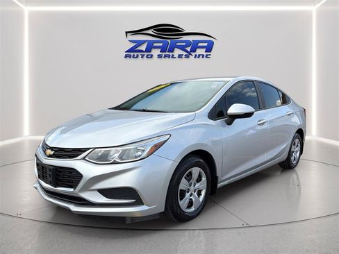 Used 2017 Chevrolet Cruze LS FWD image 3