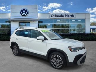 Used 2025 Volkswagen Taos SE video 1