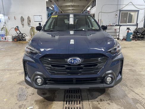 Used 2025 Subaru Outback Onyx Edition image 2