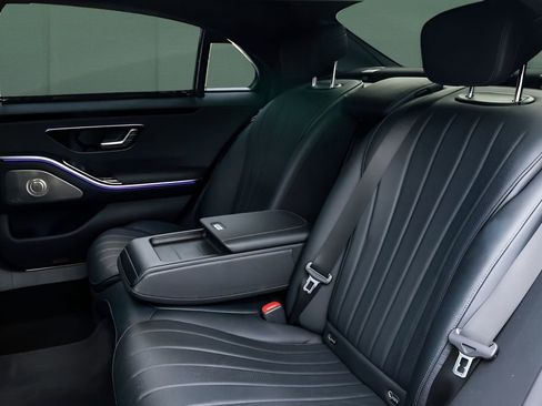 Used 2022 Mercedes-Benz S 500 4MATIC w/ AMG Line Package image 28