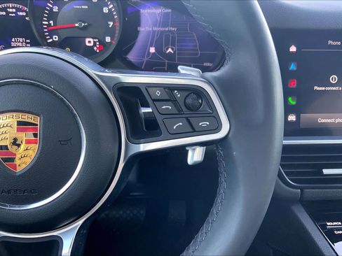 Certified 2022 Porsche Cayenne Platinum Edition image 46