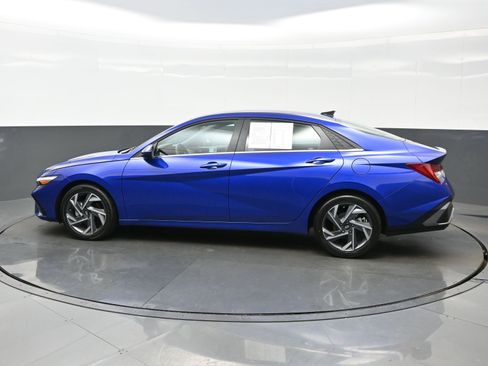 Certified 2025 Hyundai Elantra SEL image 3